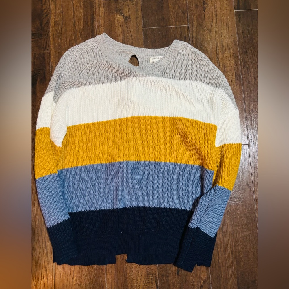 Gray and White Crew Neck Sweater with Ribbed Texture